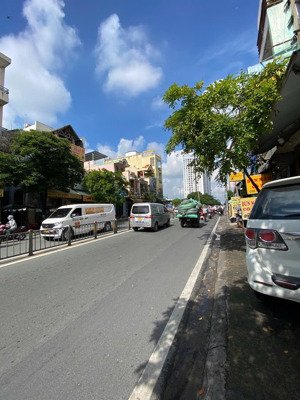 mặt tiền đường hoà bình. . cách đầm sen 300m. gần ngã tư tô hiệu. kinh doanh ngày đêm