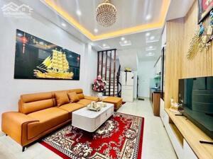 ** Bán Nhà Ngô Gia Tự, Long Biên 5T, 33m2 giá 6,5 tỷ (ô tô đỗ cách 20m)