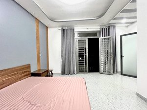 phòng ban công có nội thất ngay lotte mart gò vấp