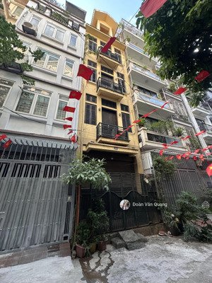 trung tâm đống đa, gần ga cát linh. bán nhà phố hào nam, dt 50m2 x 5 tầng x mt 5m x giá 11 tỷ.