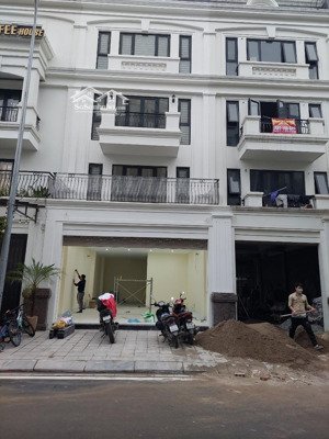 cho thuê nhà mới xây kđt roman tố hưu,115m * 5 tầng,thang máy,giá 50 triệu,lh 