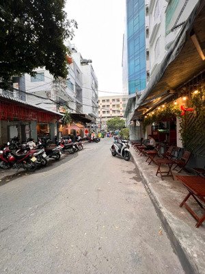 4,5 x 20m, 2 tầng...mt lê văn huân...giá 15,5 tỷ