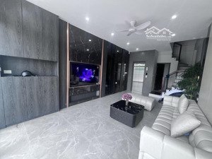 chính chủ tôi cần bán nhanh nhà tđc ngọc thuỵ, bồ đề. thang máy, vỉa hè, view công viên