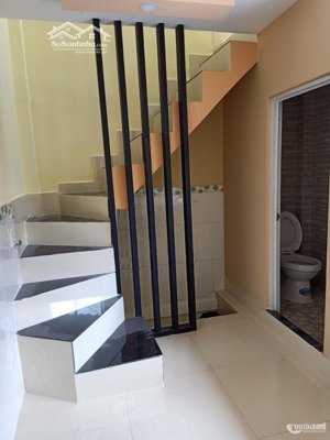cần bán căn nhà 3pn đường bà triệu hóc môn 50m2 giá 2 tỷ2 thương lượng