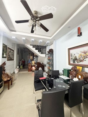 bán nhà đường phạm viết chánh, ngã sáu cộng hòa, quận 1, 50m2, 4 tầng, ô tô đỗ cửa, 4pn, sân thượng