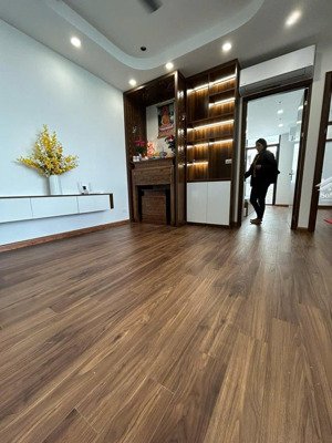 chính chủ bán căn 81,5m2. 2pn-2vs. tầng trung, full nội thất. cửa đn ban công tn.