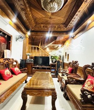 vip- nhà gần quận ủy tây hồ-lô góc 2 thoáng - 5 tầng đẹp lung linh-vài bước ra công viên 2 con rồng