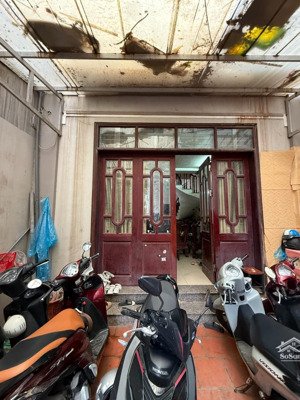 bán nhà chính kinh -thanh xuân - ngõ 3gác tránh sh - dt 45m 5 t gias 9.5 tỷ .