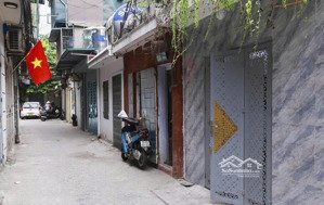 nhỉnh 2 tỷ có căn nhà 2 tầng ở phạm ngọc thạch, sát vách vincom, gần nhiều trường đại học