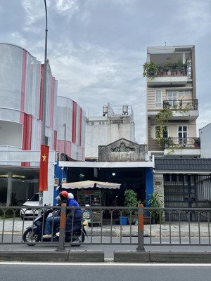 bán nhà nát mặt tiền quang trung dt 91m2 (5x22m). giá 11 tỷ tl