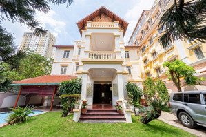 cho thuê siêu biệt thự full nội thất nguyễn văn hưởng, thảo điền chỉ 140 triệu/tháng cực đẹp