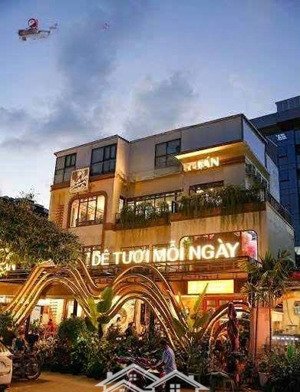 siêu phẩm tô hiệu -cầu giấy dt:300x3 tầng mt:15m thuê:230tr/1 tháng lh:0384677220