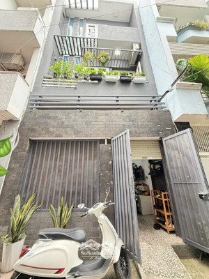 nhà 3 tầng mới đẹp - hxh tới nhà - 4.5* 11.2m - 9.5 tỷ