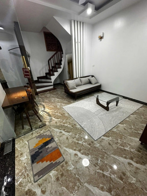 trần duy hưng cầu giấy.
+dt 34m
+5 tầng
+mt 5.7m
+giá 9.8 tỷ
vị trí cực đẹp- trung tâm cầu giấy