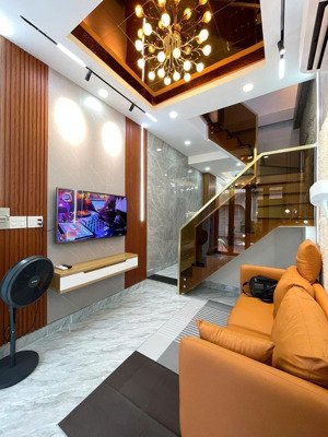 bán gấp nhà vị trí siêu đẹp lê văn sỹ ,hạ giá sâu, 2 tầng tặng full nội thất- xem là thích liền!