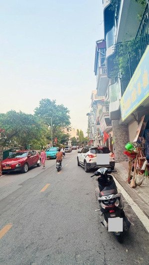 nhà đẹp nguyễn văn cừ -6 tầng thang máy - thiết kế hiện đại - gần ô tô - giá nhỉnh 11t