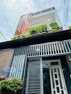 nhà mới đẹp, diện tích rộng tới 4 phòng ngủ - 1 phòng ngủ dưới trệt