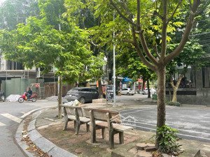 siêu mẫu bà triệu, hà đông, dt 52m, 5 tầng, nhỉnh 7 tỷ. tặng full nội thất rất đẹp.