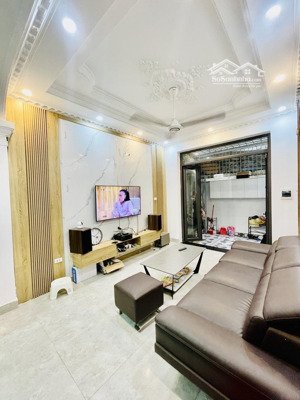 nhà đẹp ở luôn đường láng - 5 tầng 29m2 - 8,3tỷ