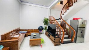 nhà chủ tự xây rất tâm huyết- 3 tầng-4.25 tỷ -33m vuông vắn - ngõ oto - chủ cần tiền bán gấp