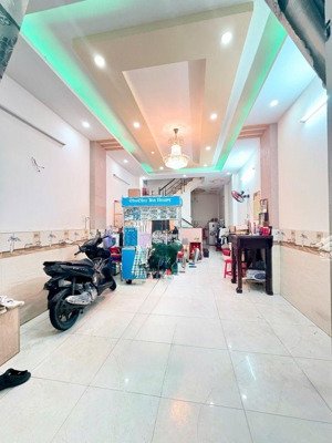 giá rẻ: 6x tỷ, nhà 3 tầng, dt: 4x16m, tỉnh lộ 10 giáp q6, hxh thông đường số 6, xem thích ngay