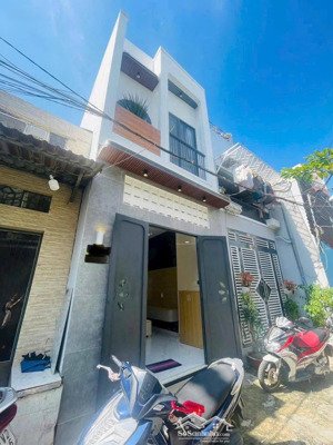 chú đức kẹt tiền cần bán nhà gấp phạm văn hai ,p5, tân bình .dt : 55m2/2,45 tỷ.shr .lh:0376829***