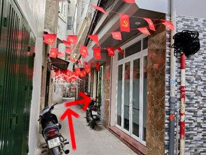 bán nhà minh khai 40m 4t mt5m nhỉnh 6.8 tỏi nhà dân xây ở đẹp, 3 mặt thoáng ngõ ba gác đua