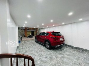 bán nhà 40m hoàng quốc việt 6t thang,máy kinh doanh ô tô ngủ trong nhà