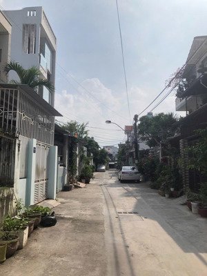 hàng hiếm, bán nhanh căn nhà cấp 4 đường ô tô né nhau ngay cạnh toà ph nha trang .