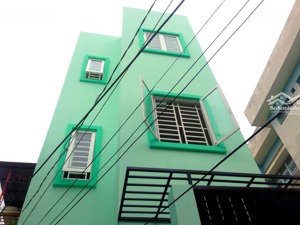 cần cho thuê nhà giá rẻ 3 lầu 3pn hẻm hòa hưng, q10