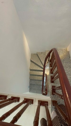 chị gái gửi bán nhà 5 tầng 50m2 nhỉnh 9tỷ,ngay sát văn quán hà đông