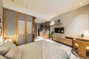 sang nhượng căn studio view trực diện biển, tầng trung toà sanhome, full nội thất, giá 1.9 tỷ.