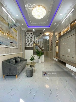 cực phẩm - nhà 2 tầng mới đẹp -hxh -gần chợ đầu mối -dt : 80m2 - giá 4,6 tỷ