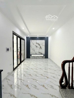 5 tầng thang máy - tt hai bà trưng - mua chỉ cần xách vali đến là ở .