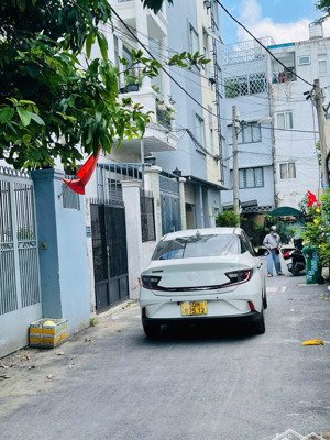 bán nhà 3 tầng- gần hoàng diệu 2- 97m2- ngang 5.5m- 4pn- có pn trệt- hxh tận nhà- 9.2 tỷ