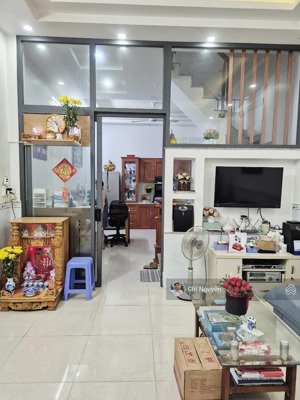 6.5 tỷ tl, nhà mới, trệt 2 lầu có st, 4.2x10.5m, 44m2, 3pn, âu cơ, phường 9, cạnh gx tân phước