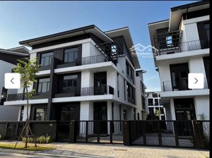 căn cực hot!song lập 2 mặt tiền 200m2,rẻ quá 180tr/m, nhà vuông đét(thoáng, 2 hướng )đỗ 5 xe ô tô