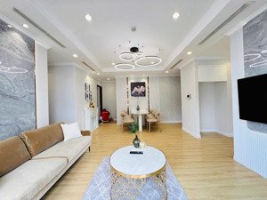 cho thuê 3pn, 2wc diện full nội thất mới - vinhomes central park q. bình thạnh