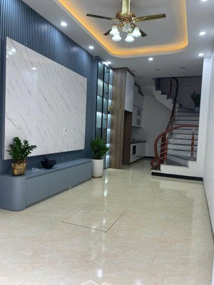 kiến hưng - nhà mới 33m- hơn 7 tỷ- ô tô-kinh doanh- sổ vuông- 5 tầng-sát trường, chợ