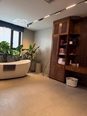 chủ chuyển nhà đi nước ngoài bán gấp bt chỉ xách valy về ở