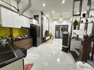 bán nhà phố thanh lân, hoàng mai, xây 5 tầng cầu thang giữa, ngõ ô tô, giá chỉ 6,3 tỷ