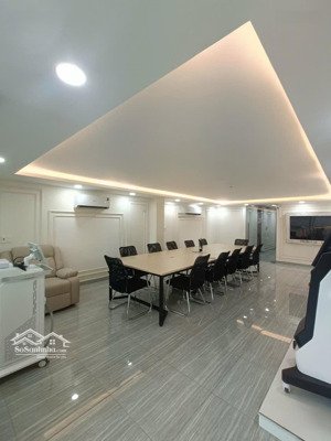 bán toà nhà vp kết hợp kinh doanh.chủ kẹt bank bán căn nhà tâm huyết. vừa ở vùa làm vp cty