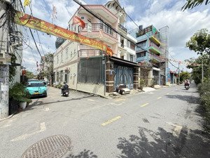 lô đất đẹp cạnh trường học 81.6m2 thổ cư xây tự do giá tốt khu vực