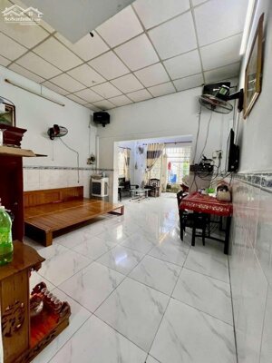 Bán Nhà Trịnh Thị Miếng 63m2, ngang 5m nở hậu 6m đường xe hơi quay đầu. Thông thoáng