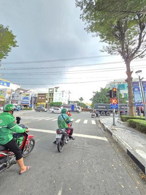 cho thuê mặt bằng kinh doanh 2.000m2 trung tâm thủ dầu một