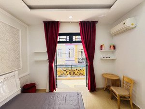 trống phòng ban công- full nội thất vào ở ngay- đối diện vạn phúc city, đại học luật