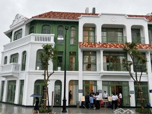 rẻ nhất! 5,7 tỷ lô liền kề 230m2 sử dụng, hướng mát, ngay cạnh vườn hoa, sân thể thao cư dân