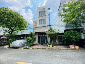 bán nhà 84m2 giá 8.6 tỷ đường 16m có lề đối diện global city. khu phân lô bàn cờ, quy hoạch chuẩn