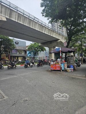 bán nhà cầu giấy, dt56m, lô góc, ngõ thông, gần ô tô, gần phố, kinh doanh.