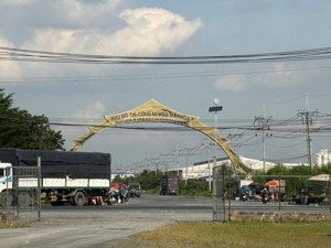 bán đất 140m2 giá 1,6 tỷ. nằm trong kdc daresco đức hoà long an ngay cầu thầy cai